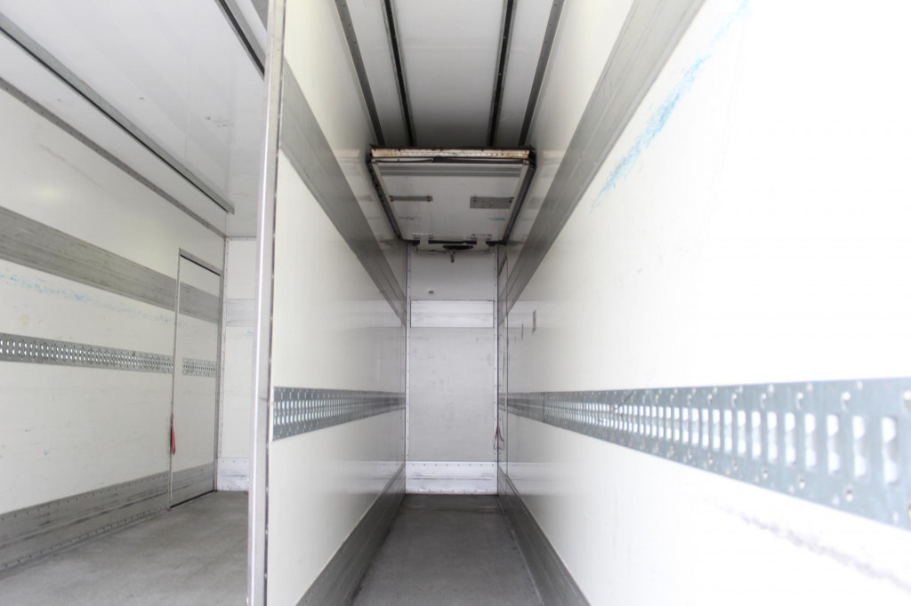 Mercedes-Benz Atego 1221 E6 Carrier Multi-Temp Strom Türen+LBW - Refrigerator truck: picture 4 Mercedes-Benz Atego 1221 E6 Carrier Multi-Temp Strom Türen+LBW - Refrigerator truck: picture 4