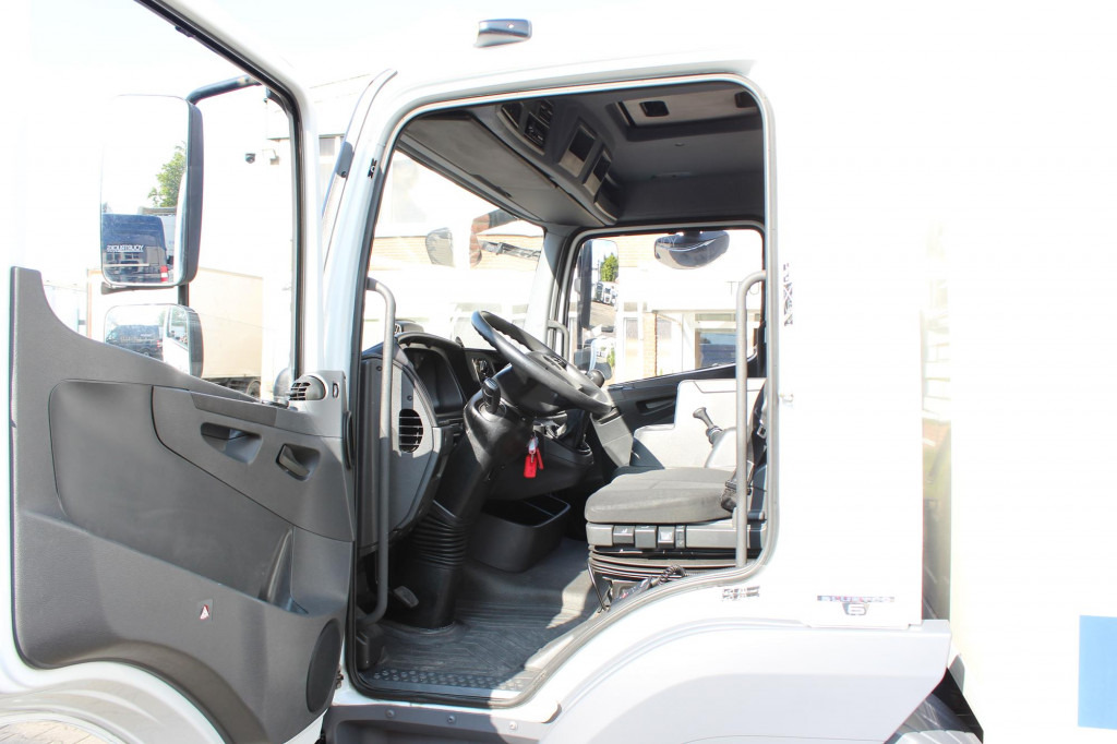 Mercedes-Benz Atego 818 E6 Koffer 6m Klima LDW Schalter LBW - Box van: picture 4 Mercedes-Benz Atego 818 E6 Koffer 6m Klima LDW Schalter LBW - Box van: picture 4