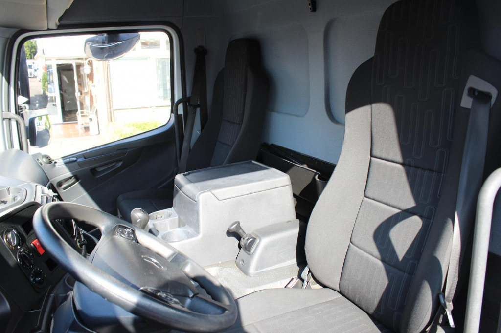 Mercedes-Benz Atego 818 E6 Koffer 6m Klima LDW Schalter LBW - Box van: picture 5 Mercedes-Benz Atego 818 E6 Koffer 6m Klima LDW Schalter LBW - Box van: picture 5