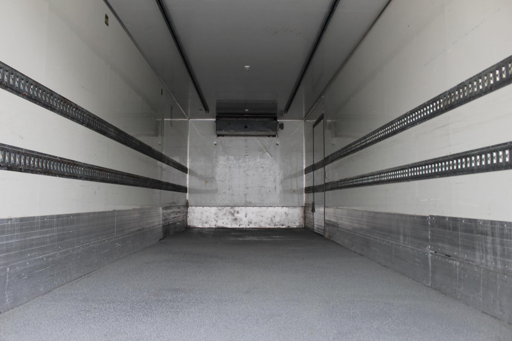 Mercedes-Benz Axor 1824 E5  Carrier Supra  Türen+LBW  Strom - Refrigerator truck: picture 3 Mercedes-Benz Axor 1824 E5  Carrier Supra  Türen+LBW  Strom - Refrigerator truck: picture 3