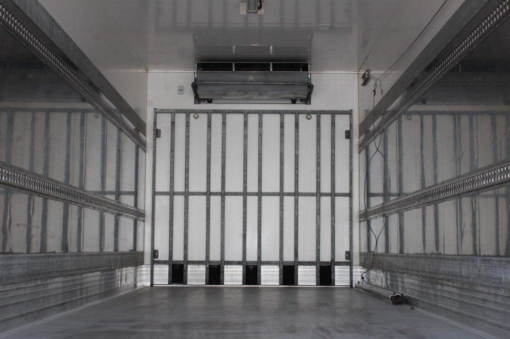 Renault D 320E6 Wide CS 1050 Strom Rolltor+LBW FRC Bett - Refrigerator truck: picture 4 Renault D 320E6 Wide CS 1050 Strom Rolltor+LBW FRC Bett - Refrigerator truck: picture 4