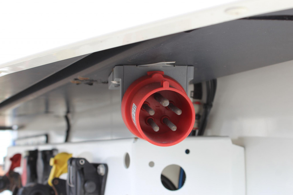 SCHMITZ Blumenbreite TW LBW Lenkachse Rent-Miete - Refrigerator semi-trailer: picture 4 SCHMITZ Blumenbreite TW LBW Lenkachse Rent-Miete - Refrigerator semi-trailer: picture 4