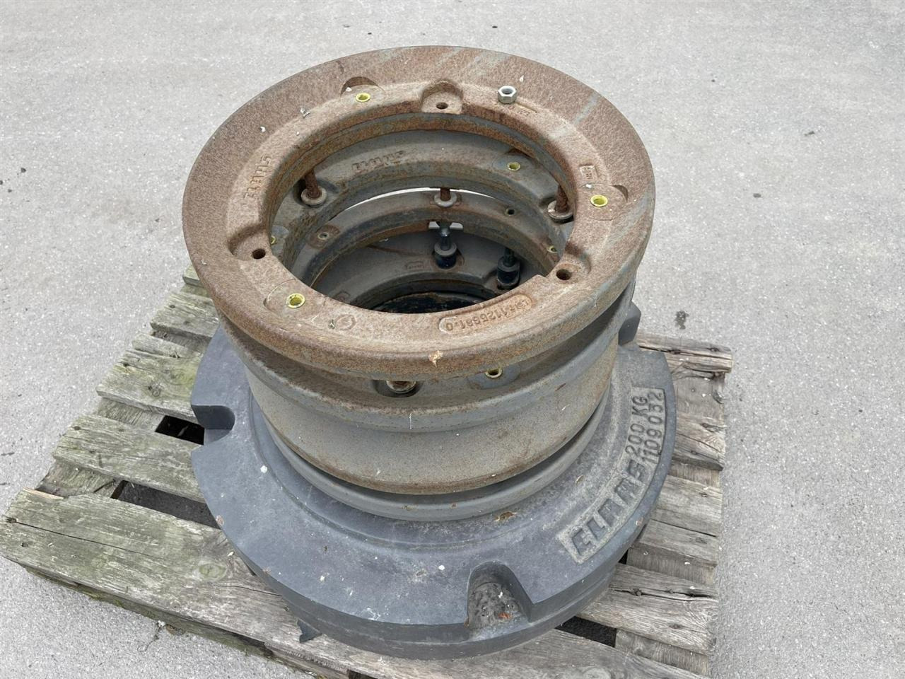 CLAAS Radgewichte 1109052, Claasnummer: 1125681.0 - Attachment: picture 2 CLAAS Radgewichte 1109052, Claasnummer: 1125681.0 - Attachment: picture 2