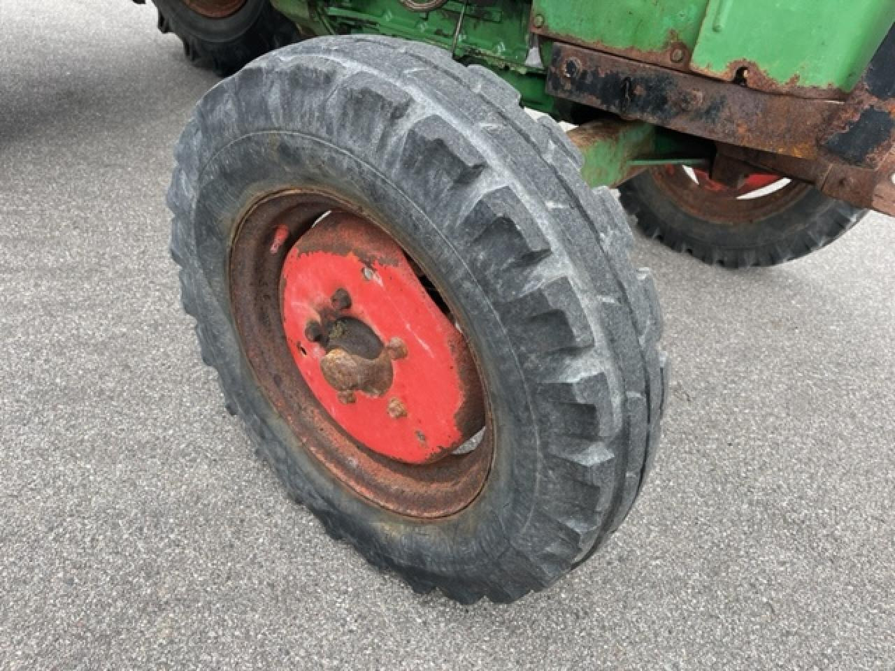 Farm tractor Deutz-Fahr D 4005 mit Frontlader: picture 13