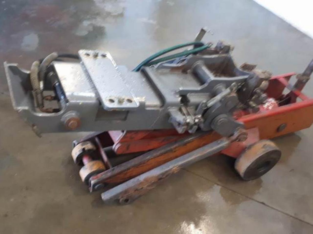 Fendt Hitch K80 ,Vario 718 - Quick coupler for Farm tractor: picture 1 Fendt Hitch K80 ,Vario 718 - Quick coupler for Farm tractor: picture 1