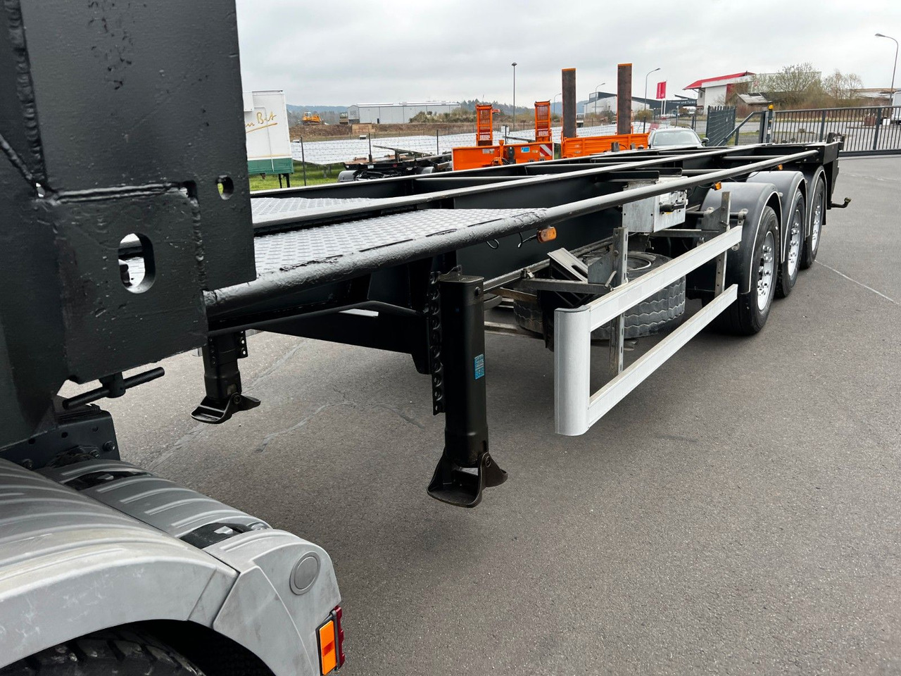 H&W 3- Achs Auflieger für Presscontainer H&W 3- Achs Auflieger für Presscontainer - Container transporter/ Swap body semi-trailer: picture 4 H&W 3- Achs Auflieger für Presscontainer H&W 3- Achs Auflieger für Presscontainer - Container transporter/ Swap body semi-trailer: picture 4