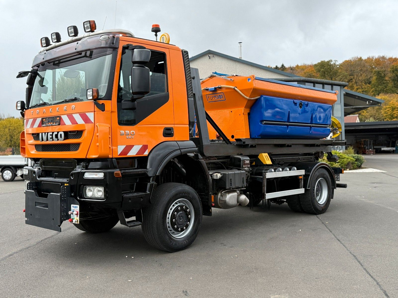 Iveco Trakker 330 EEV Winterdienst Abroll - Hook lift truck: picture 1 Iveco Trakker 330 EEV Winterdienst Abroll - Hook lift truck: picture 1