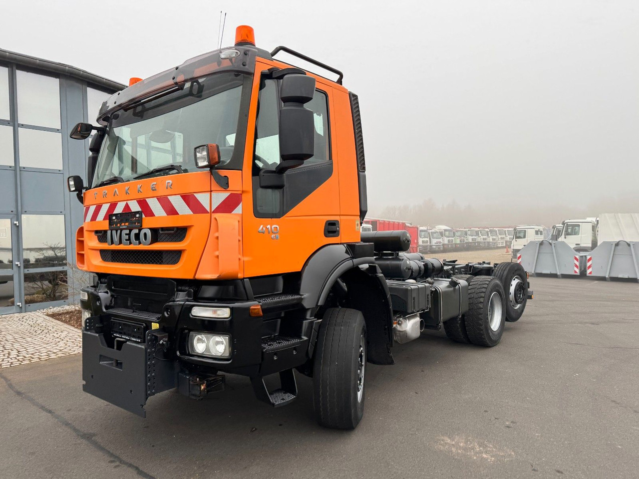 Iveco Trakker 410 E 5 6x4/2 Winterdienst / Lift/Lenka. - Cab chassis truck: picture 1 Iveco Trakker 410 E 5 6x4/2 Winterdienst / Lift/Lenka. - Cab chassis truck: picture 1