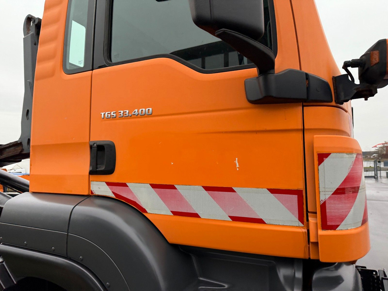 MAN TGS 33.400 6x6 Blattfederung Original 120500 km - Hook lift truck: picture 4 MAN TGS 33.400 6x6 Blattfederung Original 120500 km - Hook lift truck: picture 4