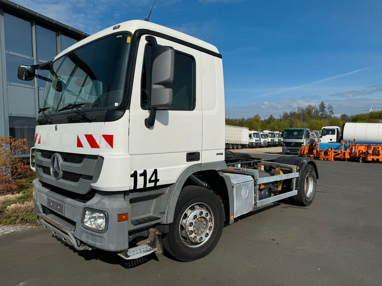 Mercedes-Benz Actros 1832 MP 3 Mercedes-Benz Actros 1832 MP 3 - Cab chassis truck: picture 1 Mercedes-Benz Actros 1832 MP 3 Mercedes-Benz Actros 1832 MP 3 - Cab chassis truck: picture 1
