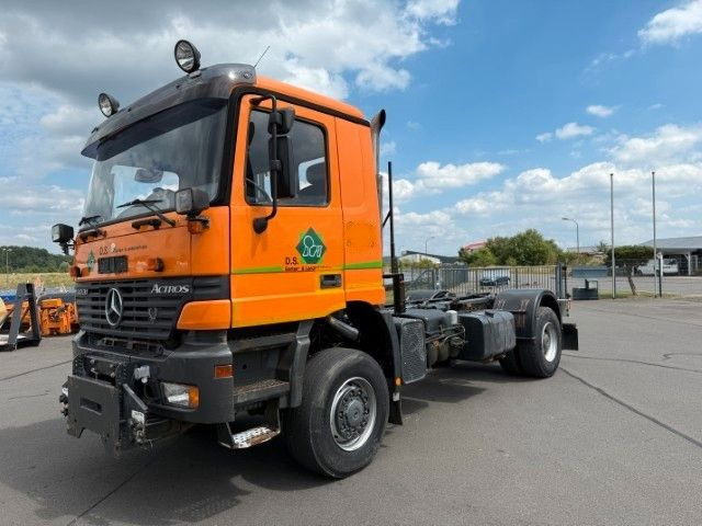 Mercedes-Benz Actros 2031 4x4 Hydraulik + Wechselsystem - Cab chassis truck: picture 1 Mercedes-Benz Actros 2031 4x4 Hydraulik + Wechselsystem - Cab chassis truck: picture 1