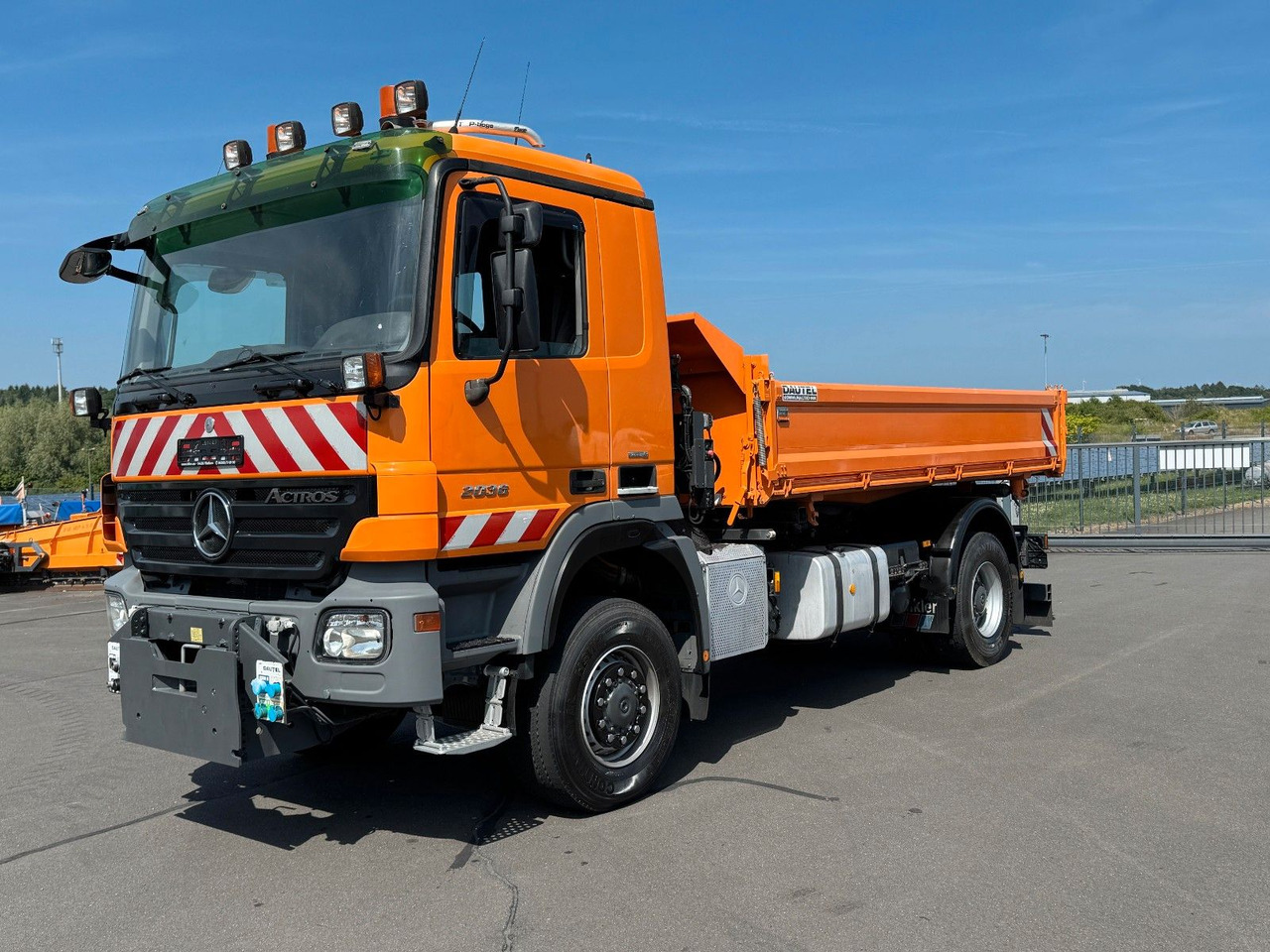 Mercedes-Benz Actros 2036 4x4 mit Dautel Wechselsystem E 5 - Tipper: picture 1 Mercedes-Benz Actros 2036 4x4 mit Dautel Wechselsystem E 5 - Tipper: picture 1
