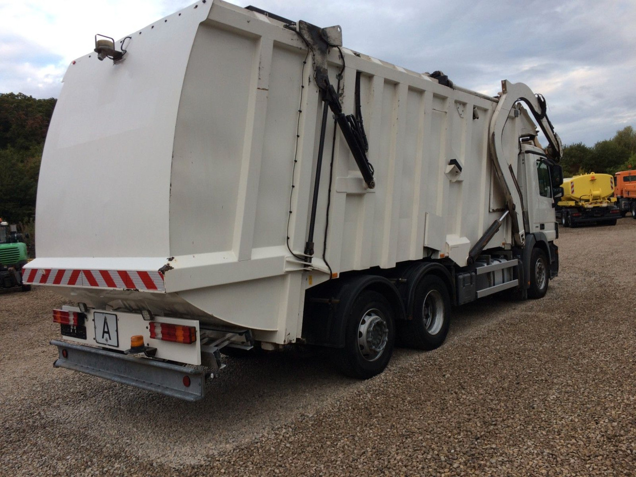 Mercedes-Benz Actros 2532 MP 3 Faun Frontlader 533 Waage Mercedes-Benz Actros 2532 MP 3 Faun Frontlader 533 Waage - Garbage truck: picture 4 Mercedes-Benz Actros 2532 MP 3 Faun Frontlader 533 Waage Mercedes-Benz Actros 2532 MP 3 Faun Frontlader 533 Waage - Garbage truck: picture 4