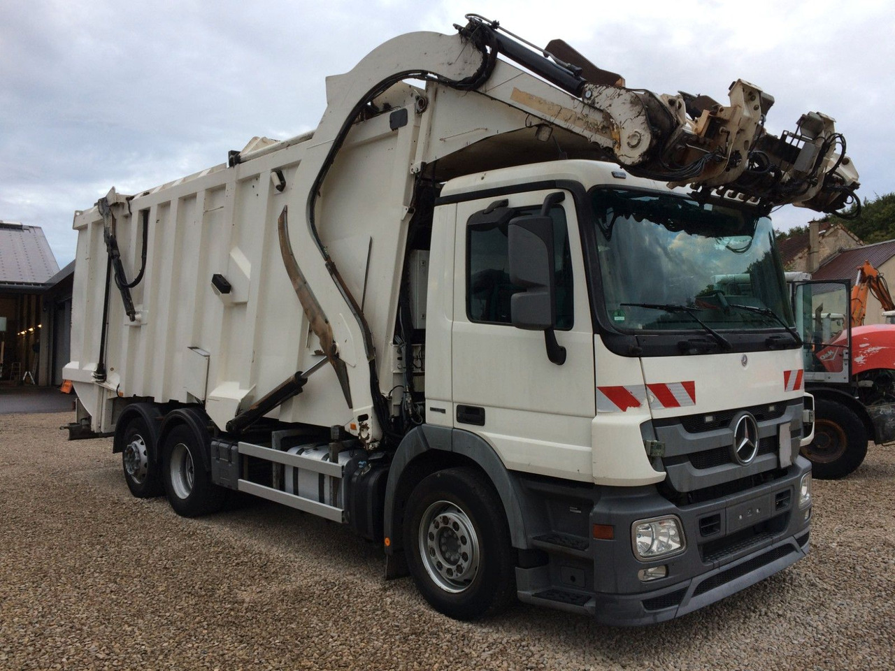 Mercedes-Benz Actros 2532 MP 3 Faun Frontlader 533 Waage Mercedes-Benz Actros 2532 MP 3 Faun Frontlader 533 Waage - Garbage truck: picture 3 Mercedes-Benz Actros 2532 MP 3 Faun Frontlader 533 Waage Mercedes-Benz Actros 2532 MP 3 Faun Frontlader 533 Waage - Garbage truck: picture 3