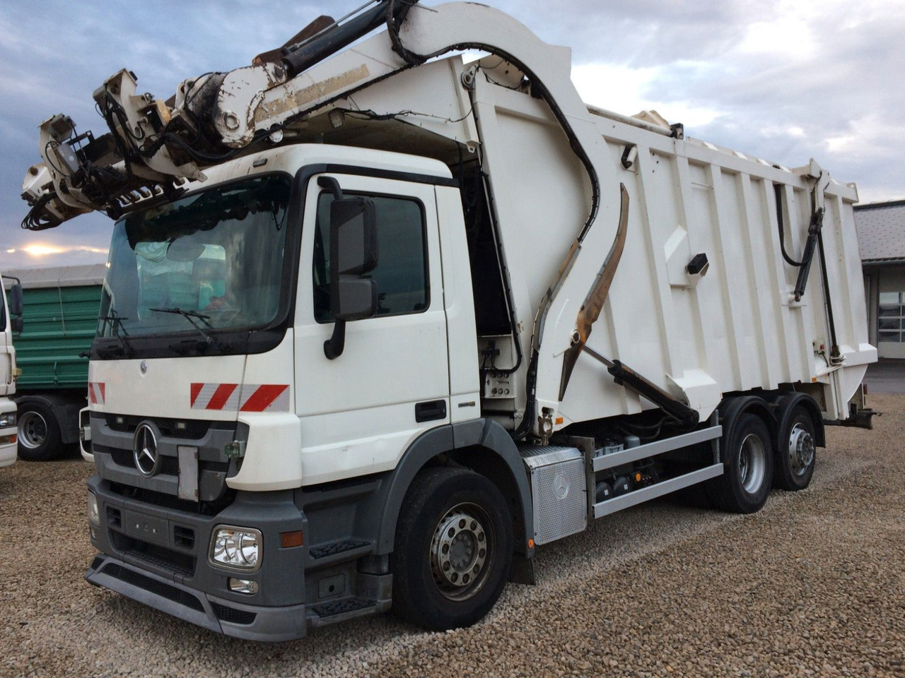 Mercedes-Benz Actros 2532 MP 3 Faun Frontlader 533 Waage Mercedes-Benz Actros 2532 MP 3 Faun Frontlader 533 Waage - Garbage truck: picture 1 Mercedes-Benz Actros 2532 MP 3 Faun Frontlader 533 Waage Mercedes-Benz Actros 2532 MP 3 Faun Frontlader 533 Waage - Garbage truck: picture 1
