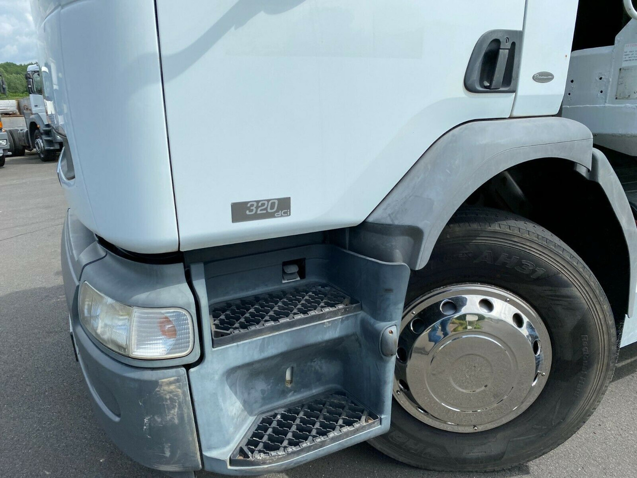 Renault 320 DCI Premium 6x2 Hydraulik Renault 320 DCI Premium 6x2 Hydraulik - Garbage truck: picture 3 Renault 320 DCI Premium 6x2 Hydraulik Renault 320 DCI Premium 6x2 Hydraulik - Garbage truck: picture 3