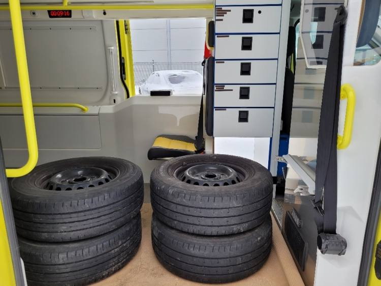 FORD TRANSIT 2,0TDI AMBULANCE KLIMA 4.2018 EURO 6, 3 UNITS  - Ambulance: picture 5 FORD TRANSIT 2,0TDI AMBULANCE KLIMA 4.2018 EURO 6, 3 UNITS  - Ambulance: picture 5