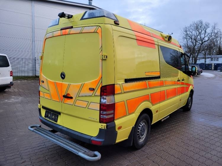 MERCEDES – BENZ SPRINTER 2.2D AMBULANCE (PROFILE) KLIMA 11.2014 EURO 5 - Ambulance: picture 4 MERCEDES – BENZ SPRINTER 2.2D AMBULANCE (PROFILE) KLIMA 11.2014 EURO 5 - Ambulance: picture 4