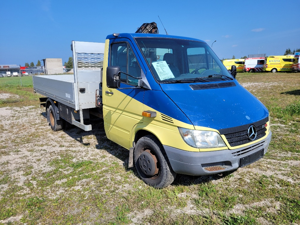 MERCEDES – BENZ SPRINTER 616CDI HIAB 027-2 Crane 10.2004  - Flatbed van: picture 1 MERCEDES – BENZ SPRINTER 616CDI HIAB 027-2 Crane 10.2004  - Flatbed van: picture 1