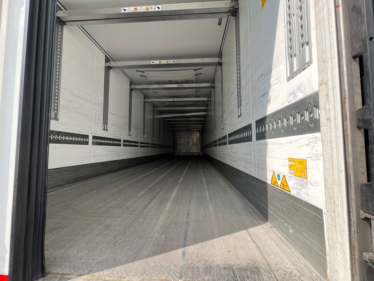 Schmitz Cargobull SKO 24/L - 13.4 FP 45 Cool V7, Schmitz S.CU V2.0 - Refrigerator semi-trailer: picture 5 Schmitz Cargobull SKO 24/L - 13.4 FP 45 Cool V7, Schmitz S.CU V2.0 - Refrigerator semi-trailer: picture 5
