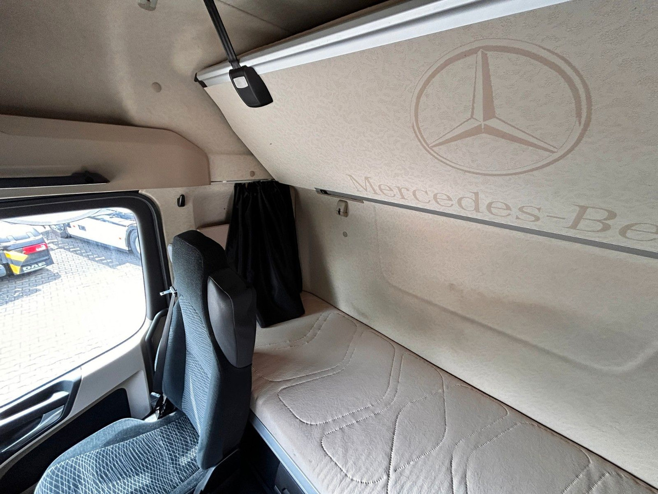 Tractor unit Mercedes-Benz 1845 LS 4x2, Bigspace, Retarder: picture 16