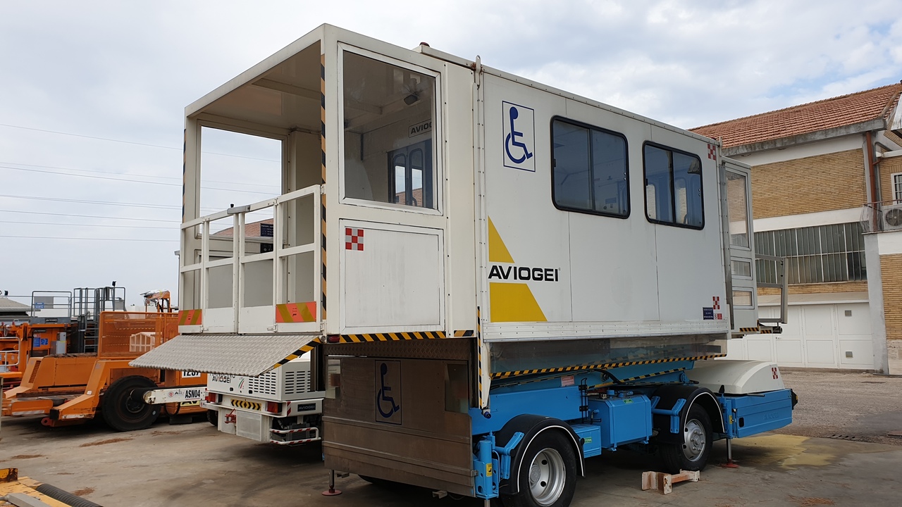 AVIOGEI Ambulift E747 (Half Cab) - Ambulift: picture 2 AVIOGEI Ambulift E747 (Half Cab) - Ambulift: picture 2