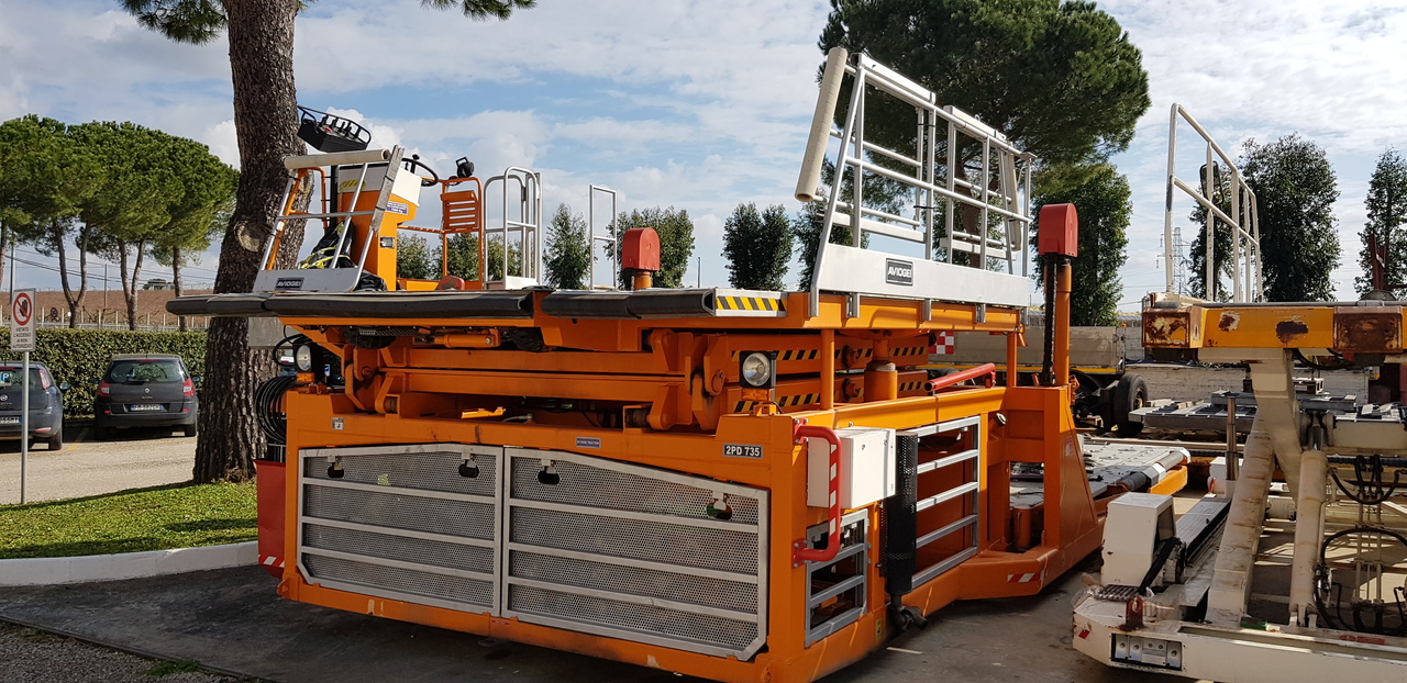 Main Deck Loader Aviogei 20 tons 2PU2000 - Aircraft cargo loader: picture 1 Main Deck Loader Aviogei 20 tons 2PU2000 - Aircraft cargo loader: picture 1