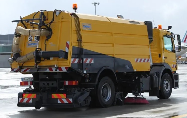 Runway Sweeper Schmidt AS990 - Road sweeper: picture 2 Runway Sweeper Schmidt AS990 - Road sweeper: picture 2