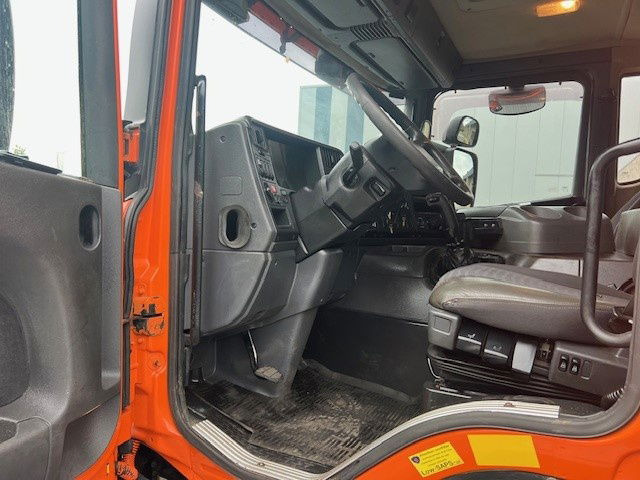 Scania P340 6x2 - Dropside/ Flatbed truck: picture 5 Scania P340 6x2 - Dropside/ Flatbed truck: picture 5