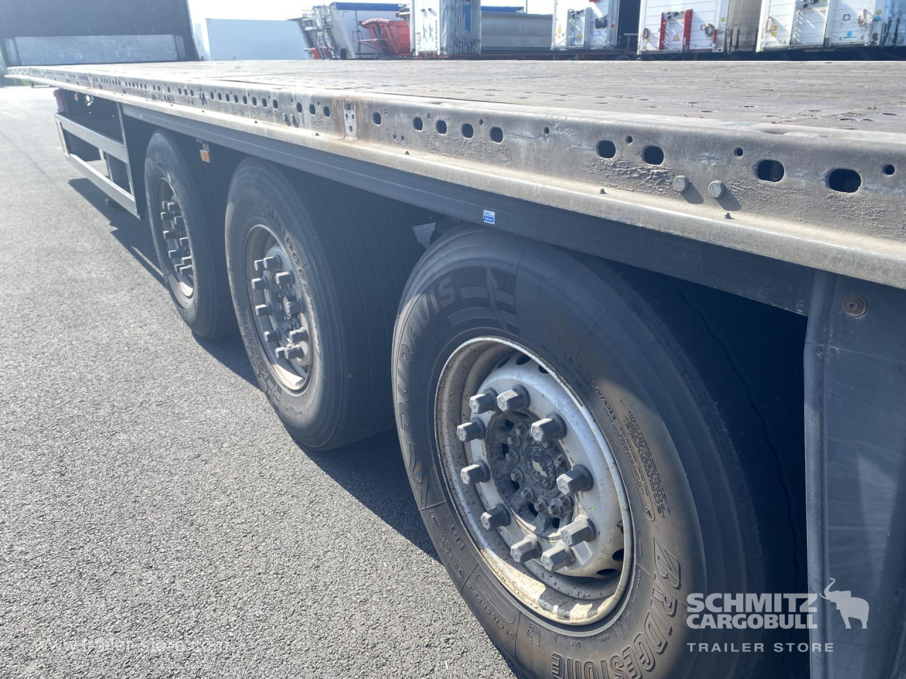 SCHMITZ Curtainsider Standard - Curtainsider semi-trailer: picture 3 SCHMITZ Curtainsider Standard - Curtainsider semi-trailer: picture 3