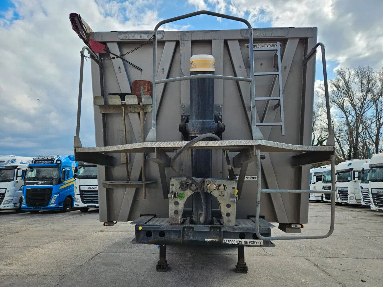 Bodex KIS3B - Tipper semi-trailer: picture 3 Bodex KIS3B - Tipper semi-trailer: picture 3