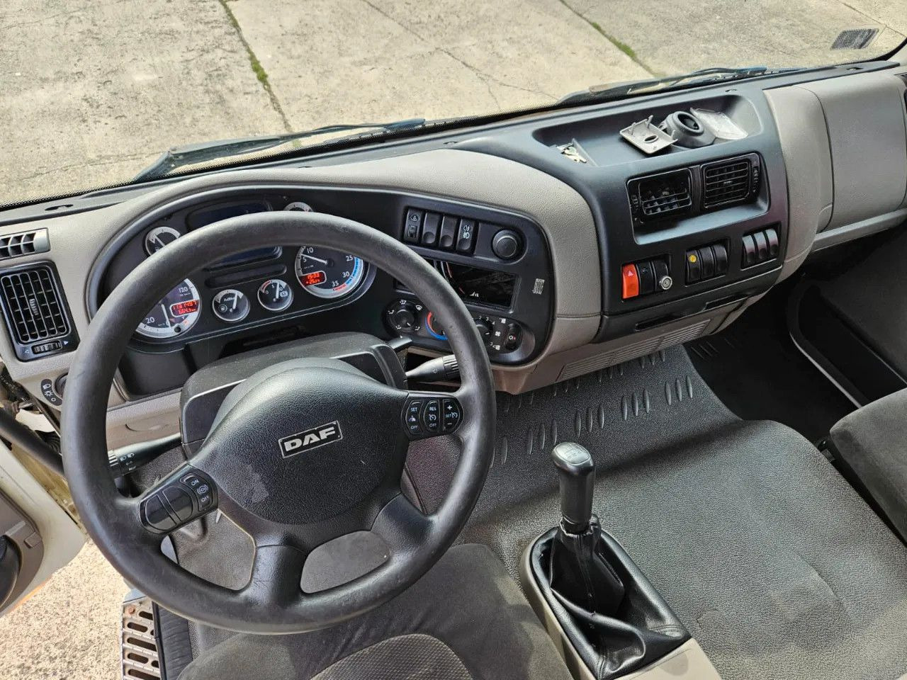 Curtain side van DAF LF 45.180 EEV - More units in stock!: picture 11