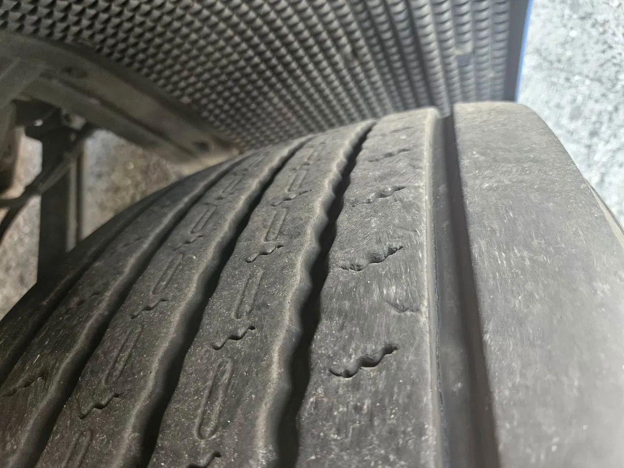 Tractor unit Scania R410 Standard - Full Spoiler - Retarder - Alloy: picture 11