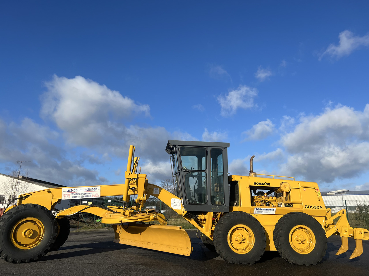 KOMATSU GD530A mit 5-Zahn-Heckaufreisser - Grader: picture 2 KOMATSU GD530A mit 5-Zahn-Heckaufreisser - Grader: picture 2
