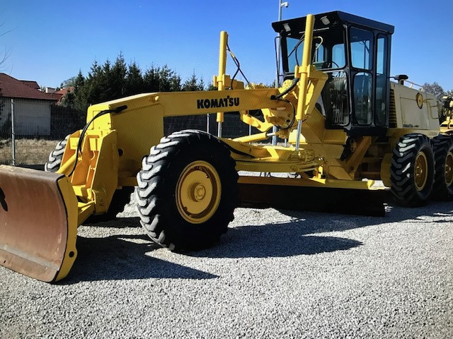 Komatsu GD530A mit 5-Zahn Heckaufreißer - Grader: picture 1 Komatsu GD530A mit 5-Zahn Heckaufreißer - Grader: picture 1