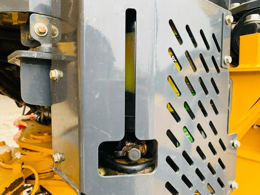 Articulated dumper Bell B 30 E: picture 8