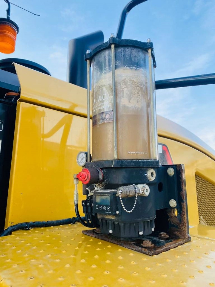 Wheel loader CAT 950 GC: picture 11