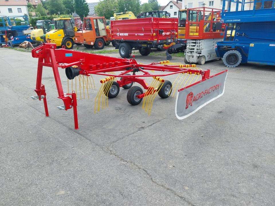 Neuen Kreiselschwader Schwader 3,5m KN-350 Pöttinger - Tedder/ Rake: picture 1 Neuen Kreiselschwader Schwader 3,5m KN-350 Pöttinger - Tedder/ Rake: picture 1