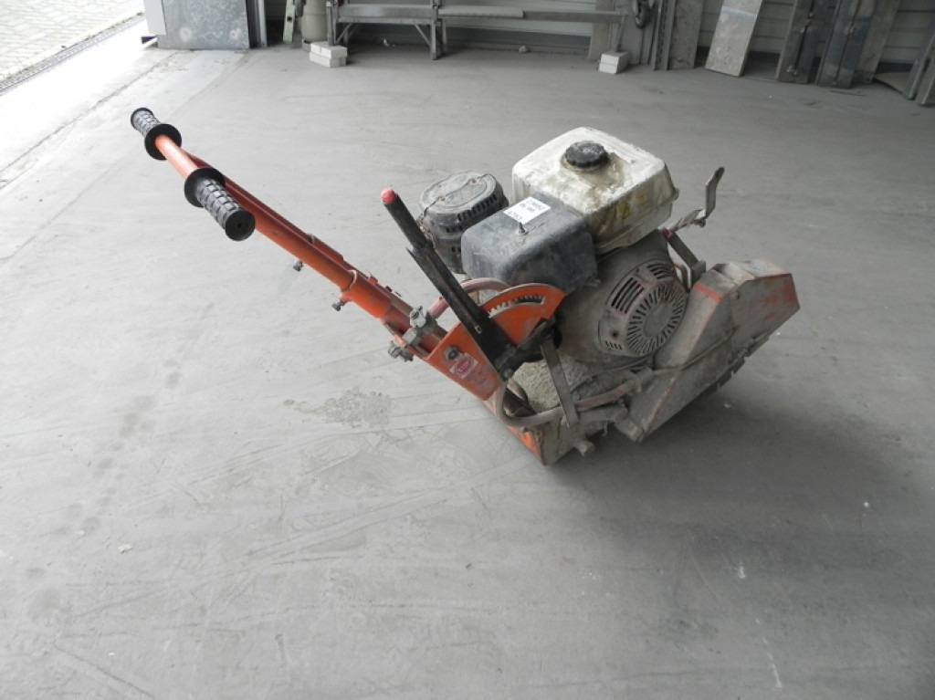 SAINT GOBAIN Norton Clipper C 85 Kleinteile - Construction machinery: picture 1 SAINT GOBAIN Norton Clipper C 85 Kleinteile - Construction machinery: picture 1