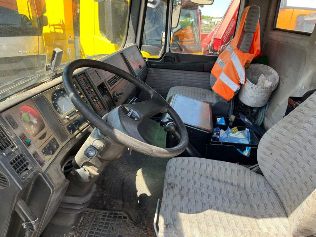 MAN F2000 27.342 6x4 Abrollkipper mit Kran - Hook lift truck, Crane truck: picture 5 MAN F2000 27.342 6x4 Abrollkipper mit Kran - Hook lift truck, Crane truck: picture 5