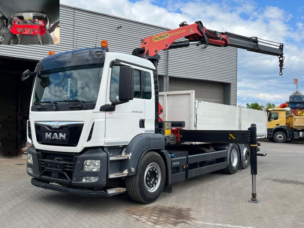 MAN TG-S 26.420 6x2 BL Pritsche Kran Palf. PK 22002+ - Crane truck: picture 1 MAN TG-S 26.420 6x2 BL Pritsche Kran Palf. PK 22002+ - Crane truck: picture 1