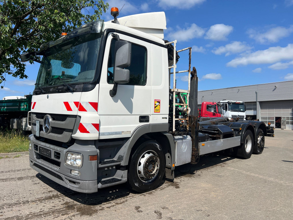 MERCEDES-BENZ Actros 2541 L6x2 Abrollkipper mit Kran Funk+Greiferst - Hook lift truck, Crane truck: picture 1 MERCEDES-BENZ Actros 2541 L6x2 Abrollkipper mit Kran Funk+Greiferst - Hook lift truck, Crane truck: picture 1