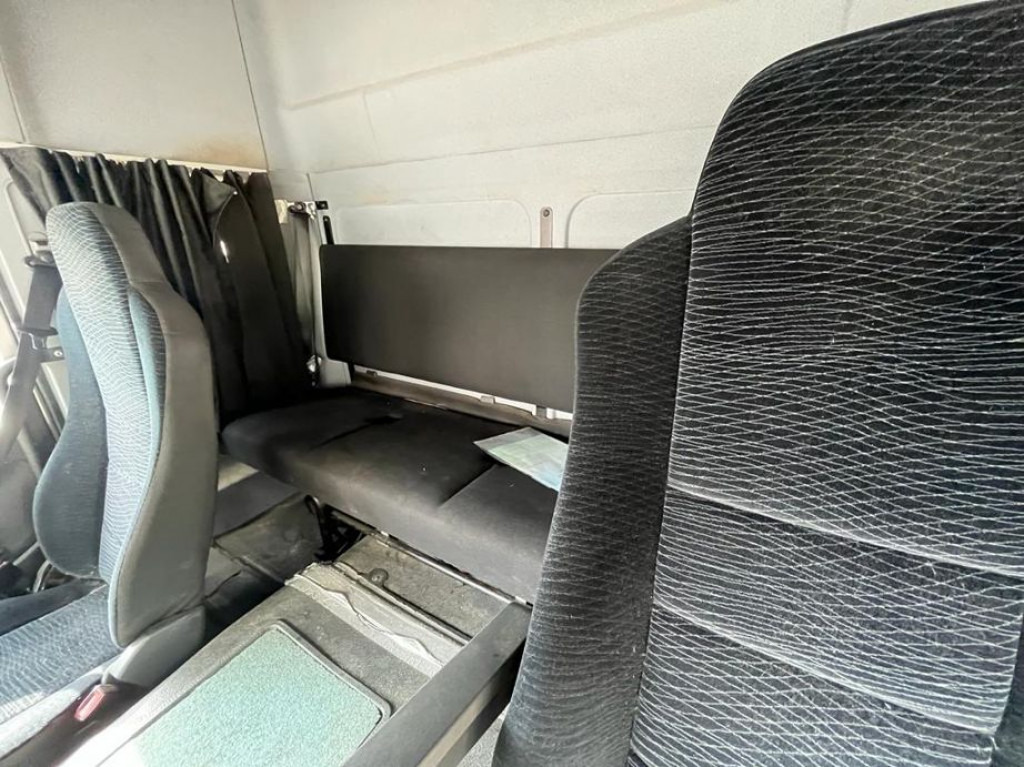 MERCEDES-BENZ Atego 818 L Möbelkoffer LBW Möbelkoffer gr.Fhs+Sitzreihe - Box van: picture 3 MERCEDES-BENZ Atego 818 L Möbelkoffer LBW Möbelkoffer gr.Fhs+Sitzreihe - Box van: picture 3