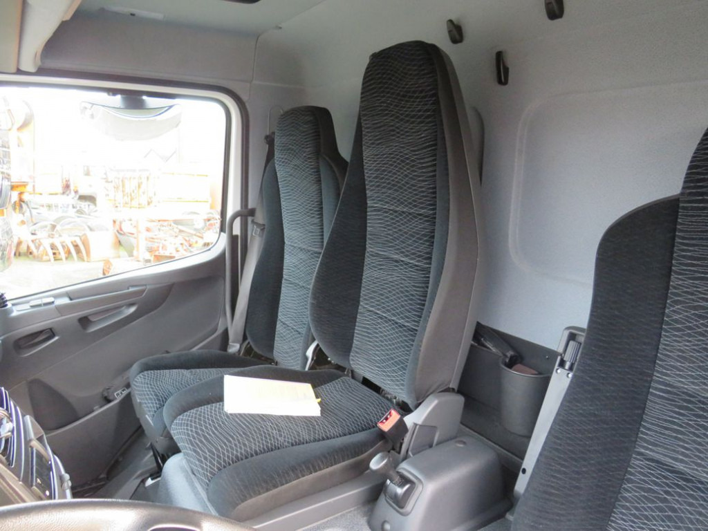 MERCEDES-BENZ Atego 818 L Pritsche LBW LBW 1 to AHK+Luftans - Curtain side van: picture 3 MERCEDES-BENZ Atego 818 L Pritsche LBW LBW 1 to AHK+Luftans - Curtain side van: picture 3