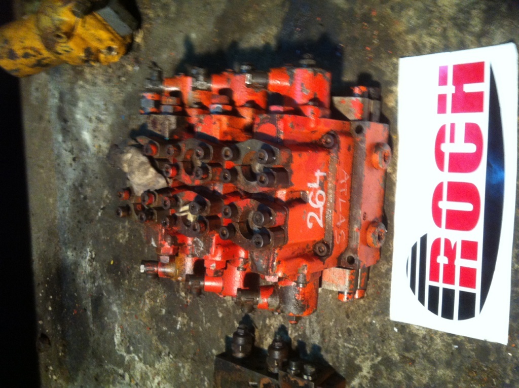 LINDE 668775071156 VW18 5640 + VW18 5655 - 3 SEKCYJNY - Hydraulic valve for Wheel excavator: picture 1 LINDE 668775071156 VW18 5640 + VW18 5655 - 3 SEKCYJNY - Hydraulic valve for Wheel excavator: picture 1