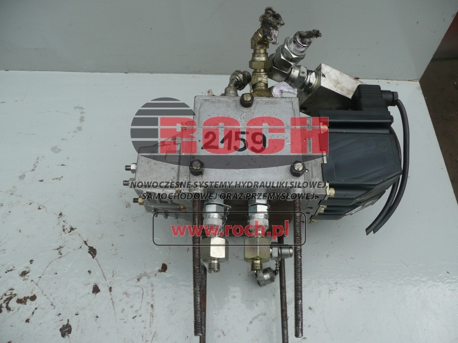 SAUER DANFOSS 157B6203 - 2 SEKCYJNY + CEWKA 12VDC 157B4216 + 157B5110 0408F038983 + KOŚĆ FAV OP 09-A2 - Hydraulic valve for Construction machinery: picture 1 SAUER DANFOSS 157B6203 - 2 SEKCYJNY + CEWKA 12VDC 157B4216 + 157B5110 0408F038983 + KOŚĆ FAV OP 09-A2 - Hydraulic valve for Construction machinery: picture 1
