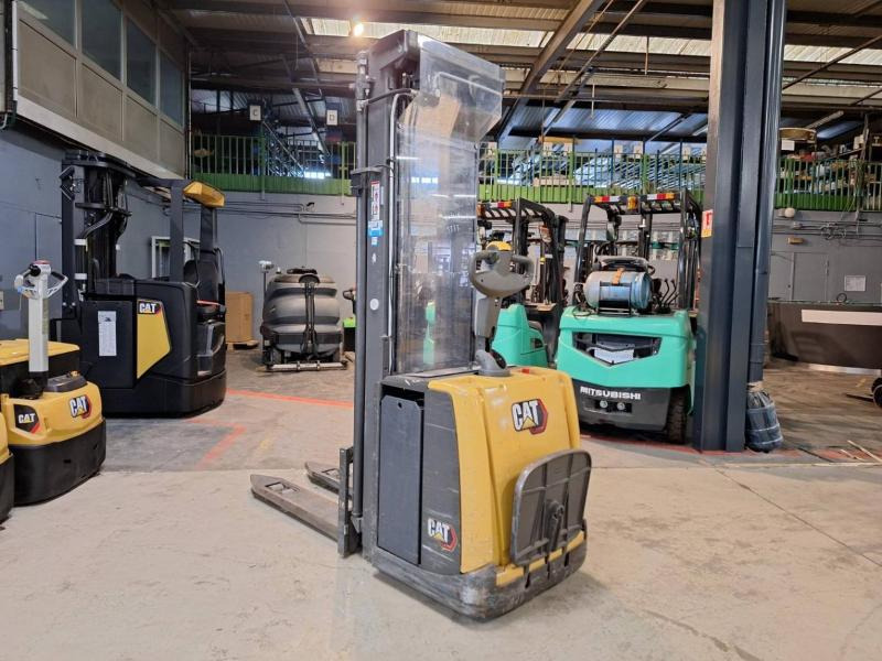 Caterpillar NSV16P - Stacker: picture 1 Caterpillar NSV16P - Stacker: picture 1