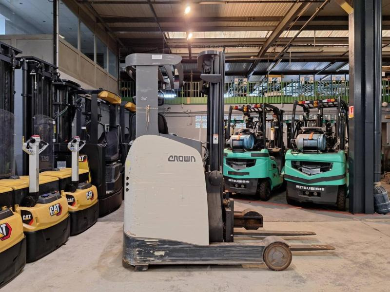 Crown ESR5240-1.4 - Reach truck: picture 3 Crown ESR5240-1.4 - Reach truck: picture 3