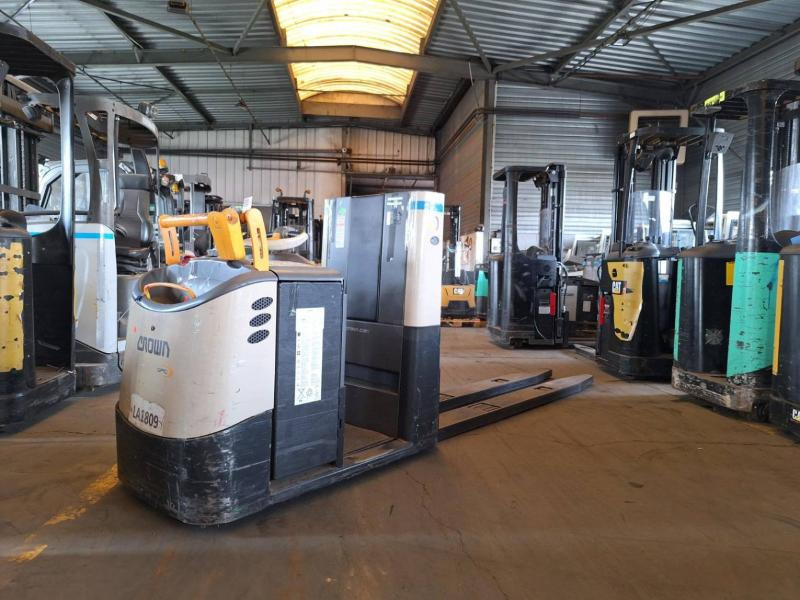 Crown GPC3055-2.0 - Order picker: picture 2 Crown GPC3055-2.0 - Order picker: picture 2