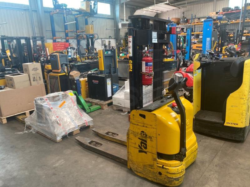 Yale Gerbeur accompagnant avec pesage Ravas - Stacker: picture 1 Yale Gerbeur accompagnant avec pesage Ravas - Stacker: picture 1